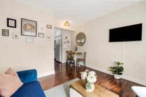 Cozy 1BR Apt Steps from Calle 8 & Mins to Brickell