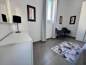 Entire 2-Bedroom House Near Valletta - Central Maltese Traditional Holiday Home for Families & Couples