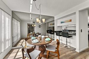 Coastal Condo, Water Views, Fishing Dock & 0.6 Miles to Siesta Beach