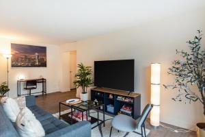 2 BR next to Seattle Convention Center and Paramount Theater - downtown Seattle