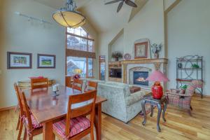 Spruce Tree Lodge #208