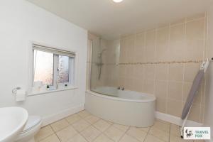 Rocester Rest close to Alton Towers & JCB, Netflix