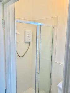 1 Bed Flat - Sleeps 2 -- Parking - Garden