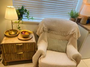 1 Bed Flat - Sleeps 2 -- Parking - Garden