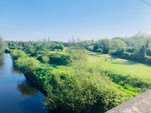 1 Bed Flat - Sleeps 2 - Parking - Garden