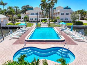 Palm Bay Club By Beachside Management