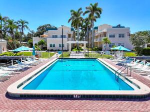 Palm Bay Club By Beachside Management