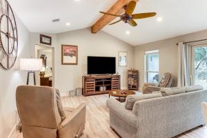 Gorgeous San Marco Home with Patio and Grill!