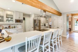 Gorgeous San Marco Home with Patio and Grill!