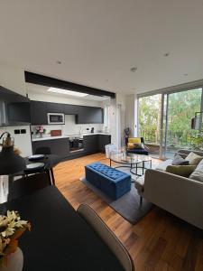 Luxury 2 bed Flat with Balcony opposite Hyde Park