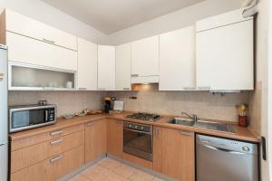 A due passi dal mare, Self check-in