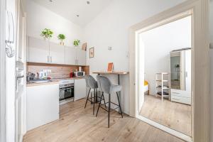 Grand Boulevard Apt Cozy Charm AC, Huge Smart TV