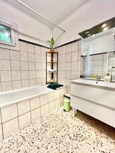 T2 cosy avec jardin privé et terrasses au calme