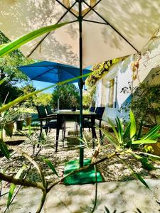 T2 cosy avec jardin privé et terrasses au calme