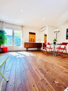 T2 cosy avec jardin privé et terrasses au calme