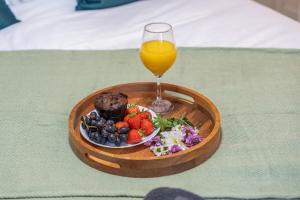 Luxurious & Comfy 4BR Home in Romford with Garden Free Wi-Fi & Parking