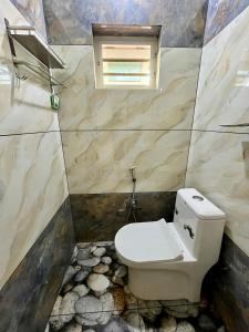 Kailynn Villa - 4BHK Retreat Near Aster & Amritha