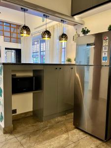 Kailynn Villa - 4BHK Retreat Near Aster & Amritha