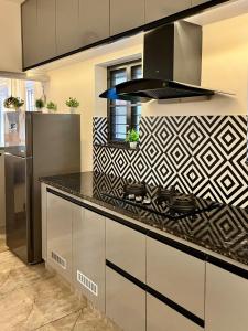 Kailynn Villa - 4BHK Retreat Near Aster & Amritha