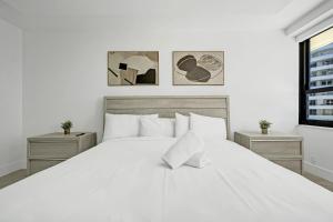 Modern 4BR with Ocean Views Pools and Direct Beach Access 717