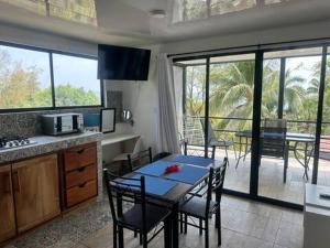 Sunset Villa - Upper Poolside