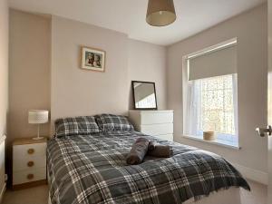 2 Bedroom House Penarth Town Centre