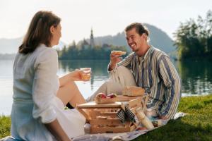 Riverdance with mountain view, garden and private parking 