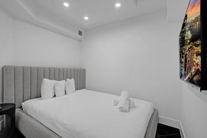 Miami Beach Paradise 4BR Stylish condo with Resort Perks 1007