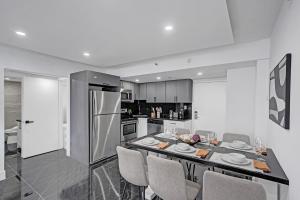 Miami Beach Paradise 4BR Stylish condo with Resort Perks 1007