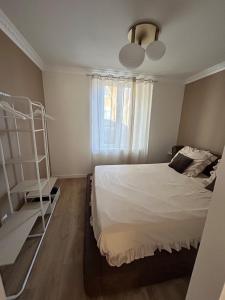 Apartment, La cour du temps