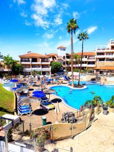 Appartamento Parque Albatros vista piscina e mare