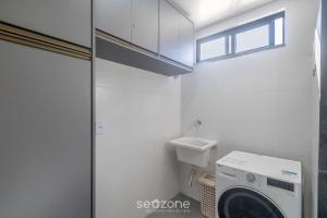 Estadia completa com piscina e a 350m da Praia PRY