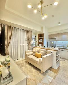 Deluxe Cozy Room Near BGC & Ortigas with Balcony & City View