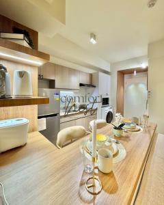 Deluxe Cozy Room Near BGC & Ortigas with Balcony & City View