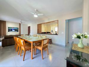 Cobertura com 4 Quartos a poucos metros da Praia em Itapema Meia Praia