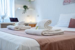 Duomo 10 minutes away Spacious 5 pax balcony wifi AC