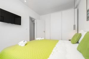 Apartments by the sea Drasnice, Makarska - 24891