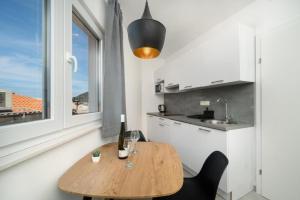 Apartments by the sea Drasnice, Makarska - 24891