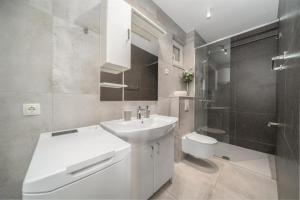 Apartments by the sea Drasnice, Makarska - 24891