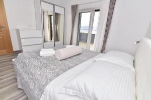 Seaside family friendly house with a swimming pool Vir - 24816