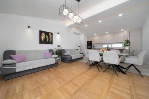 Apartments by the sea Drasnice, Makarska - 24916