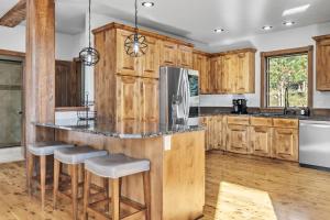 Whispering Pines Retreat Hot Tub & Game Room