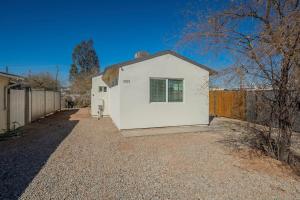 Modern Updated Central Bungalow