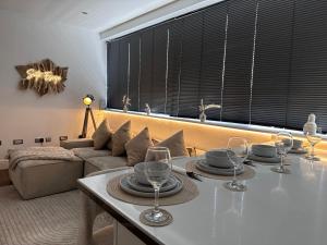 Luxury 2-Bed Hove Suite Escape