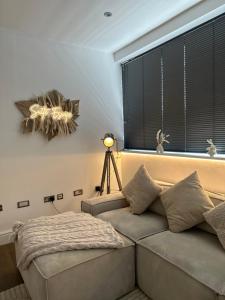 Luxury 2-Bed Hove Suite Escape