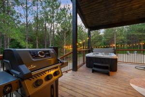 New At Ease Honeymoon Cabin Hot Tub Romantic