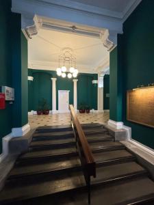 Cosy County House apartment with free private parking Sleeps up to four guests