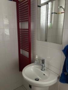 Premium Ruhiges ganzes Apartment 90 m 2 Schlafzimmer große Küche Wohnzimmer