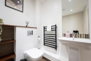 1BR - Stunning 5th-Flr Views - Sleeps 4 - Parking