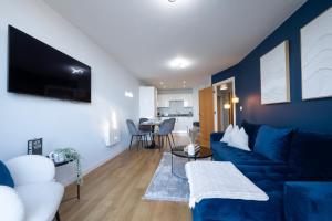 1BR - Stunning 5th-Flr Views - Sleeps 4 - Parking